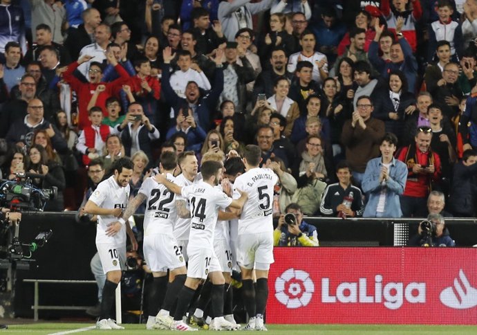 El Valencia sigue eufórico y el Villarreal sale del descenso