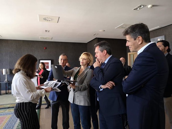 Sevilla.- Espadas abordará la semana próxima con delegado del Gobierno el "refuerzo de seguridad" en Polígono Sur