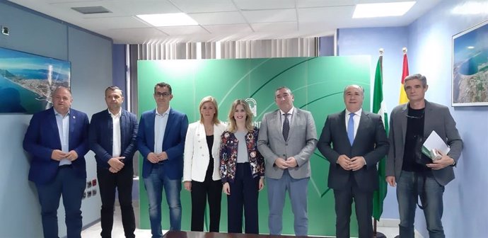Cádiz.- Junta firma con cinco ayuntamientos los convenios del programa de tratamiento a familias con menores en riesgo