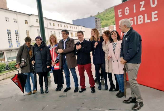 Patxi López destaca la trayectoria de Carlos Pera, "impulsor de la modernización de Barakaldo" 