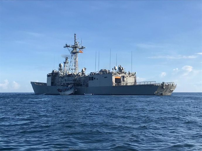 La fragata española 'Navarra' entrega a Seychelles a cinco piratas acusados de secuestrar un pesquero y atacar 2 barcos