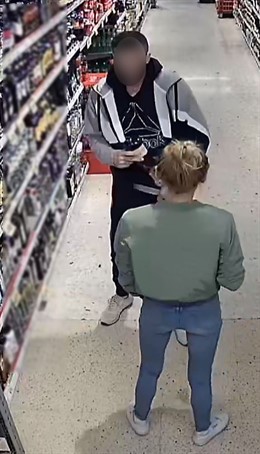 Sucesos.- Detenidos dos hombres y una mujer por robar botellas de alcohol en supermercados