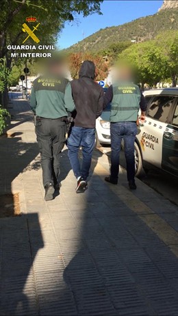 Alicante.- Sucesos.- Detenido en Calp por agredir sexualmente a una joven a la que también le robó el móvil