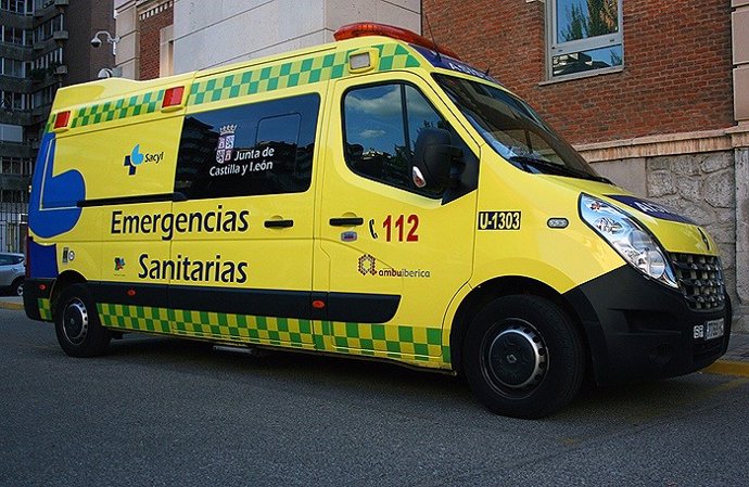 Sucesos.- Excarcelado un herido después del vuelco de un turismo en la Plaza España de Salamanca
