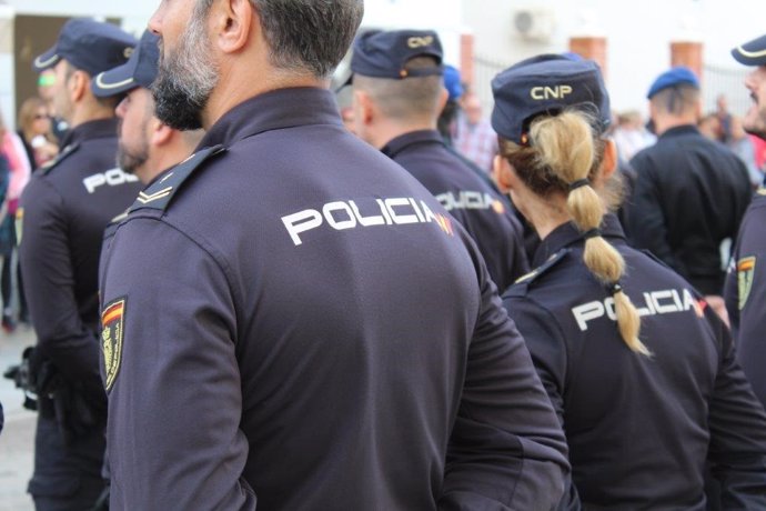 Málaga.- Sucesos.- Detenida por forzar a su hija de 12 años a robar ropa en un centro comercial de Vélez-Málaga