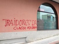 El PSOE de Pontevedra denuncia pintadas en su sede tras la manifestación contra el cierre de Ence
