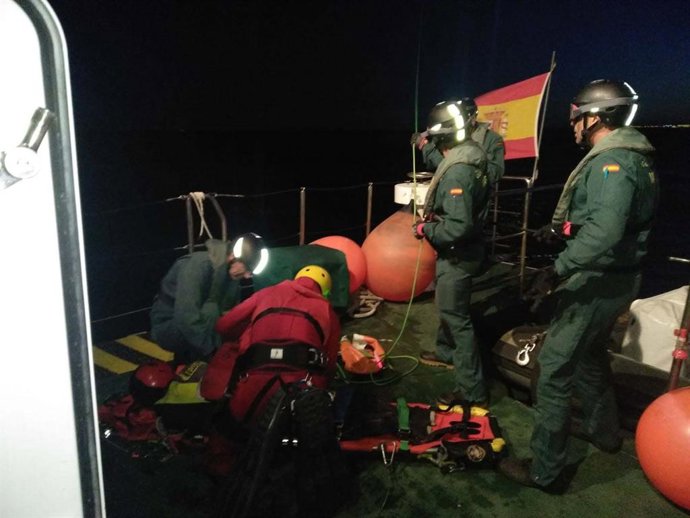Almería.- La Guardia Civil colabora con Salvamento Marítimo en dos simulacros de auxilio de personas en el mar