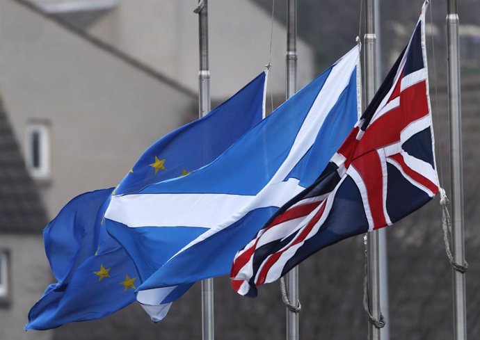 Banderas de Reino Unido, Escocia y la UE