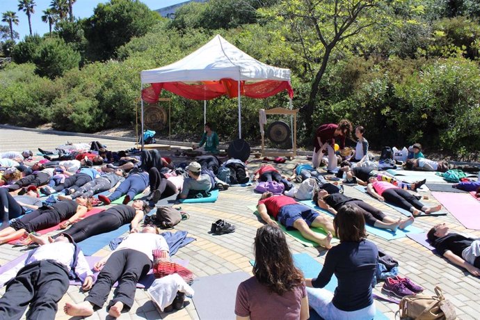 Huelva.- El Parque Botánico Celestino Mutis acoge la jornada 'Encuéntrate' de yoga para toda la familia