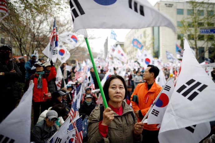 Corea del S.- La oposición surcoreana sale a la calle para denunciar las reformas legislativas exprés del Gobierno