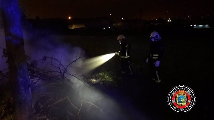Extinguido un incendio de vegetación en la calle Joaquín Salas de Santander