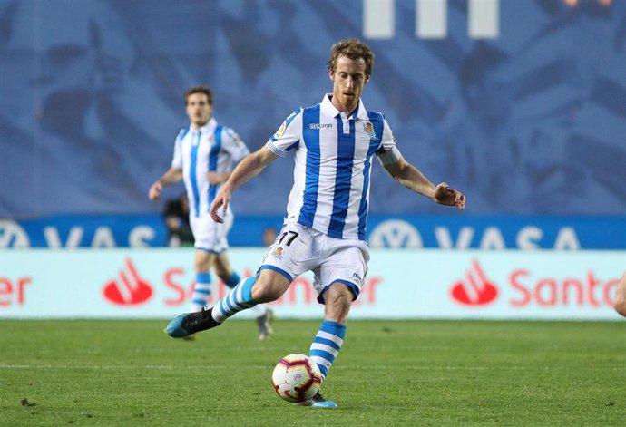 Fútbol.- La Real Sociedad renueva al centrocampista David Zurutuza hasta 2020