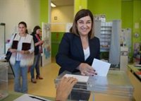 Buruaga pide a los cántabros que voten "con la cabeza y el corazón"