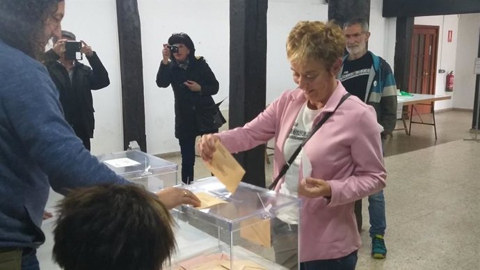 28A.- Bel Pozueta Espera "Quitar La Sonrisa A La Derecha Navarra Y Española"