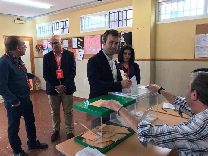 Jaén.- 28.- Millán vota "con ilusión y esperanza" de que "se siga apostando por el progreso"
