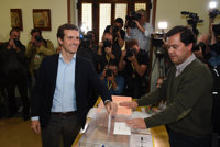 Casado pide "máxima participación" y votar "con cabeza" en las elecciones "más decisivas de los últimos tiempos"