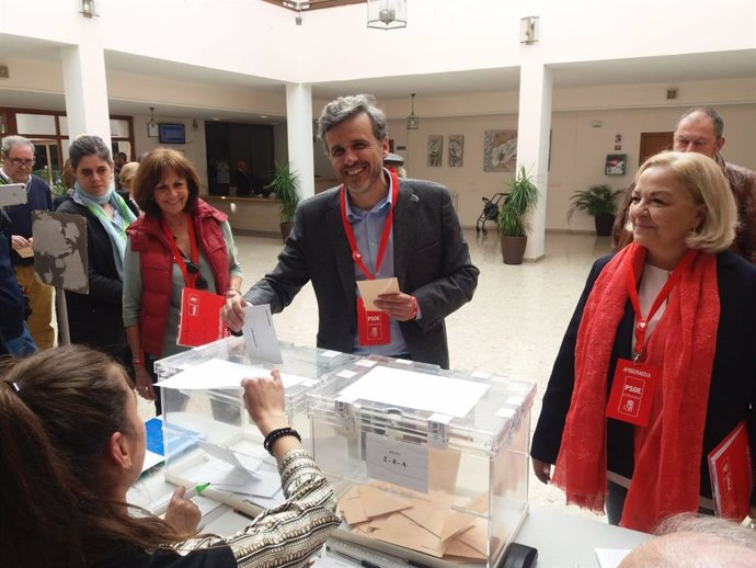 Málaga.- 28A.- López (PSOE) espera que los malagueños ejerzan su derecho al voto porque es "el día de la democracia"