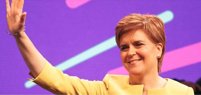 R.Unido.- Sturgeon anuncia "la mayor campaña por la independencia económica" de Escocia