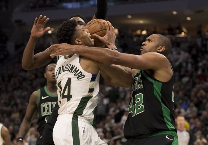 Baloncesto/NBA.- Los Bucks caen con estrépito ante los Celtics