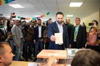 Abascal levanta el ánimo de sus seguidores: "Esto es solo el principio. Vox ha venido para quedarse"