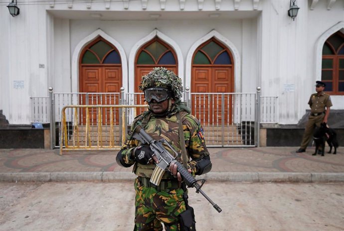 Sri Lanka.- Miles de soldados protegen a los musulmanes en Sri Lanka en el primer rezo del viernes tras los atentados
