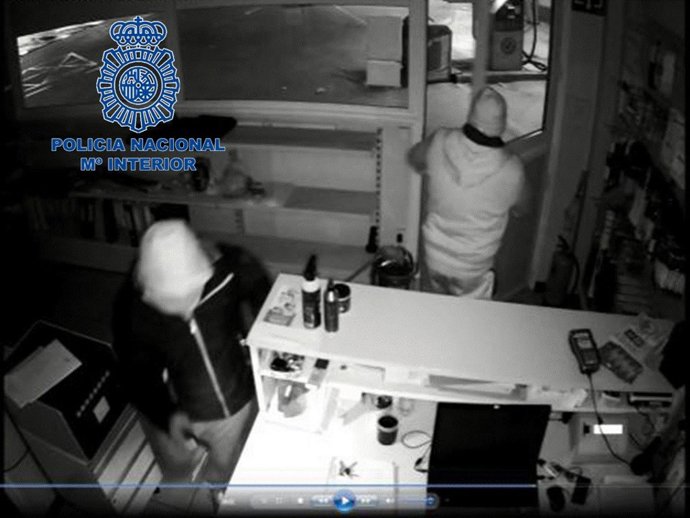 Sucesos.- Detenidos dos hombres acusados de robar cinco veces en un mismo establecimiento de Pamplona