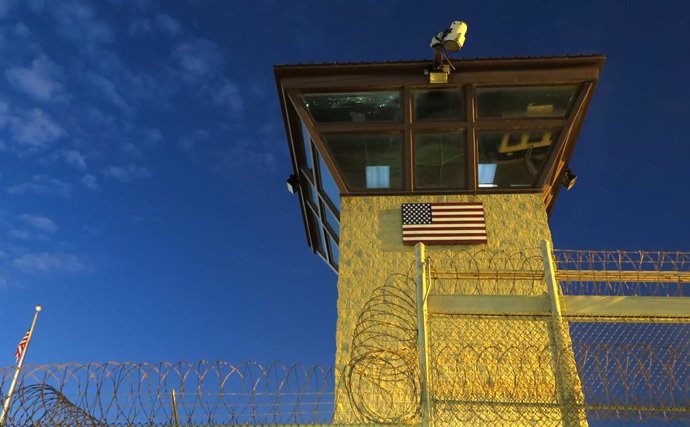 Torre de vigilncia de la base de Guantánamo