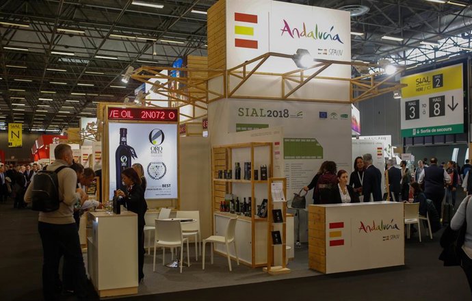 En París, la consejera de Conocimiento, Investigación y Universidad, Lina Gálvez,  en Sial, Paris