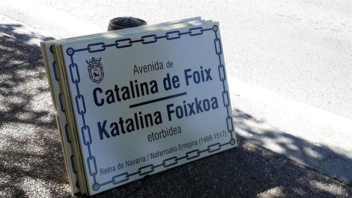 La avenida del Ejército de Pamplona cambia su nombre oficialmente a Catalina de Foix con la nueva rotulación