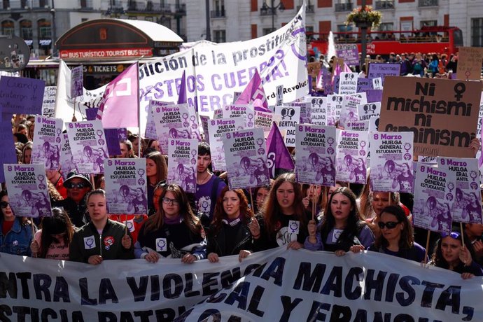 Manifestación feminista en la Puerta del Sol con motivo del 8-M