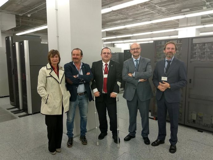 El consejero de Empleo, Isaac Pola, visita el Centro de Proceso de Datos del Principado