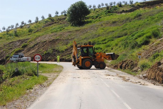 CádizAlDía.- Diputación contrata obras en carreteras que comunican con El Gastor, Setenil, Algar, El Bosque y Arcos