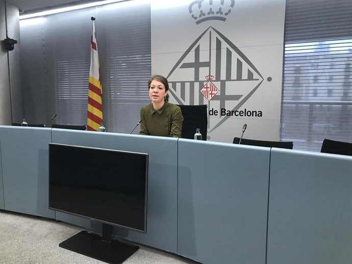 Colau quiere prohibir la apertura de nuevas gasolineras en la trama urbana