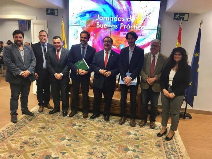 Sevilla.- Estudiantes de la UPO culminan un programa piloto de prácticas en centros Guadalinfo de la provincia