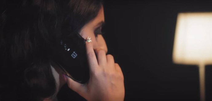 El nuevo videoclip de la cantante india Neha Bhasin muestra el aspecto y la doble cámara trasera de OnePlus 7