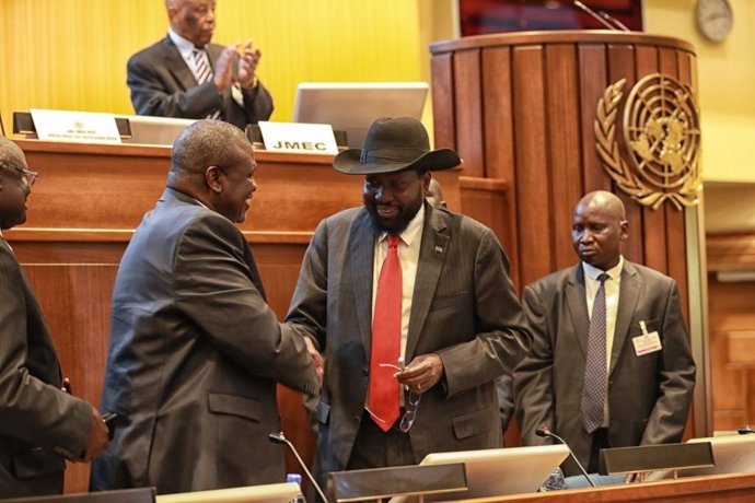 Firma del acuerdo de paz entre Riek Machar y Salva Kiir