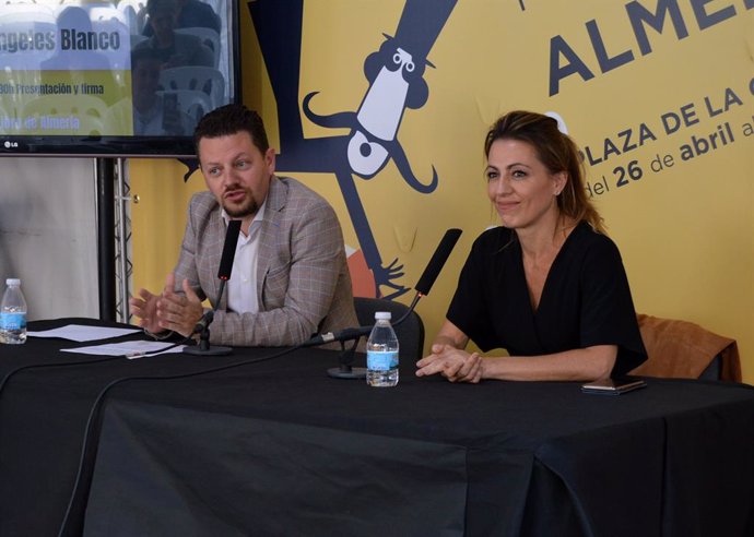 Almería.-Sigue la Feria del Libro con la periodista Ángeles Blanco, la escritora Clara Peñalver y el poeta Jorge Gimeno