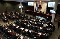 El Congreso de Honduras suspende la sesión para ratificar las reformas en educación y sanidad tras las protestas
