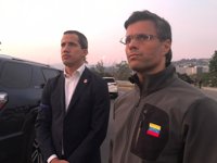 Guaidó anuncia junto a un liberado Leopoldo López la "fase final" contra la "usurpación" de Maduro