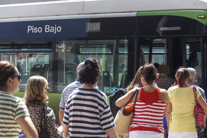Canarias, con un 16,9%, Comunidad en la que más crece el transporte urbano en guagua en febrero