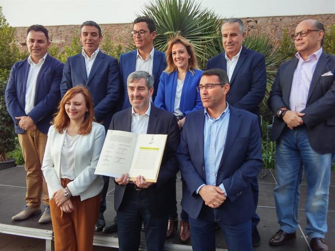 28M.- CC, PNC Y AHI Firman Un "Contrato" Con Canarias Para "Seguir Avanzando En La Buena Dirección"
