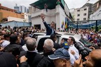 Guaidó compareix amb Leopoldo López i diversos militars i insta a "destituir definitivament" Maduro