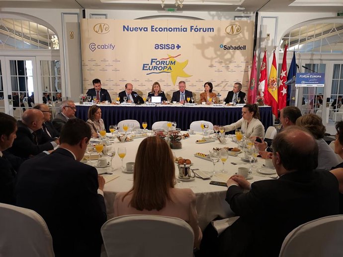 Del Olmo cree que hacer "túneles del miedo" es una solución antigua y promete soterrar porque sabe cómo financiarlo