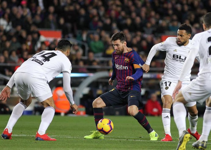 Soccer: La Liga - FC Barcelona v Valencia