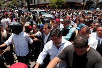 Guaidó anima a los "pocos militares" leales a Maduro a que se sumen a la "Operación Libertad"