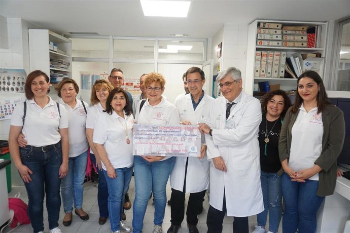 Nota Y Foto Donacion Cheque Investigación