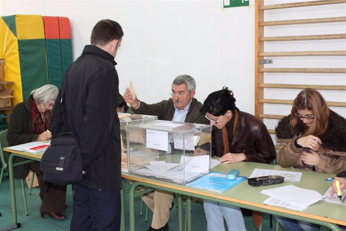 28A.- Las elecciones mantienen de guardia a los 3.000 notarios de España, que pueden ser requeridos el día de votación