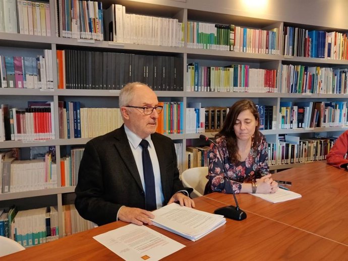 El síndic de greuges, Rafael Ribó, y la adjunta Maria Jesús Larios
