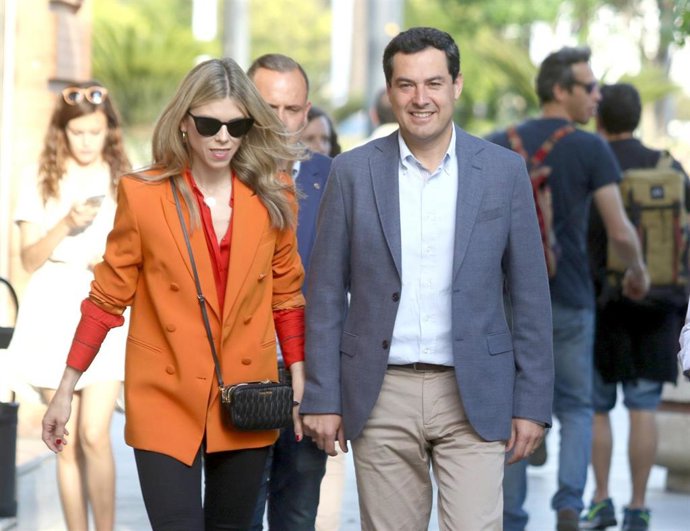 Juanma Moreno sigue los resultados electorales desde la sede regional del PP-A