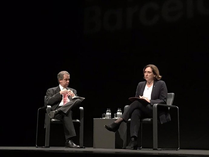 Colau pide a Sánchez un gobierno estable para impulsar una agenda social para España